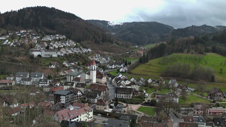 Dieses Bild zeigt eine Webcam-Aufnahme von Ottenhöfen, aufgenommen am Montag, den 30.03.2026 um 17:20 Uhr