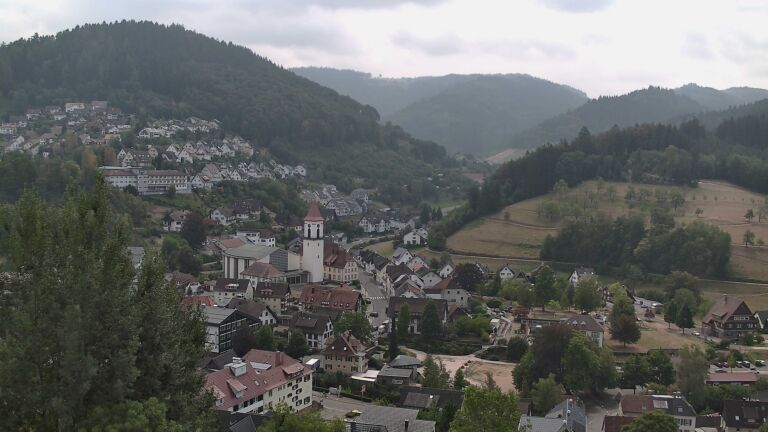 Dieses Bild zeigt eine Webcam-Aufnahme von Ottenhöfen, aufgenommen am Montag, den 17.08.2026 um 13:10 Uhr