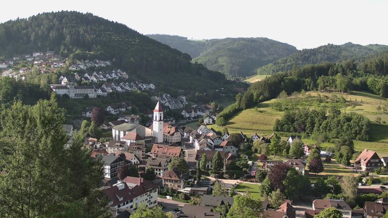 Dieses Bild zeigt eine Webcam-Aufnahme von Ottenhöfen, aufgenommen am Mittwoch, den 27.05.2026 um 07:50 Uhr