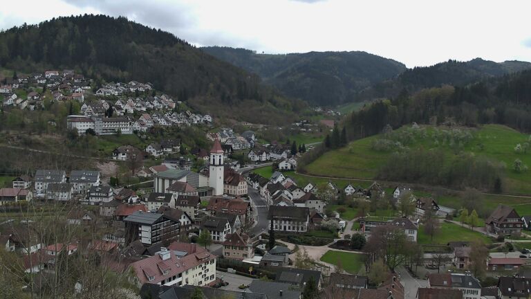 Dieses Bild zeigt eine Webcam-Aufnahme von Ottenhöfen, aufgenommen am Freitag, den 10.04.2026 um 15:50 Uhr