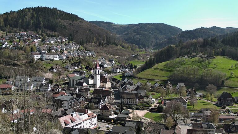 Dieses Bild zeigt eine Webcam-Aufnahme von Ottenhöfen, aufgenommen am Dienstag, den 07.04.2026 um 15:50 Uhr