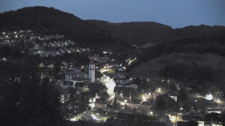 Dieses Bild zeigt eine Webcam-Aufnahme von Ottenhöfen, aufgenommen am Montag, den 06.07.2026 um 04:30 Uhr
