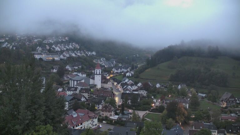 Dieses Bild zeigt eine Webcam-Aufnahme von Ottenhöfen, aufgenommen am Sonntag, den 18.10.2026 um 07:40 Uhr