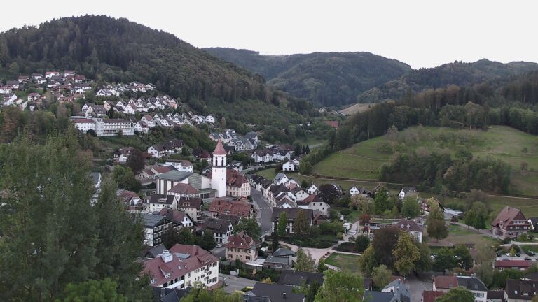 Dieses Bild zeigt eine Webcam-Aufnahme von Ottenhöfen, aufgenommen am Sonntag, den 27.09.2026 um 07:30 Uhr