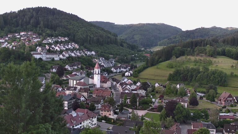Dieses Bild zeigt eine Webcam-Aufnahme von Ottenhöfen, aufgenommen am Dienstag, den 26.05.2026 um 06:10 Uhr