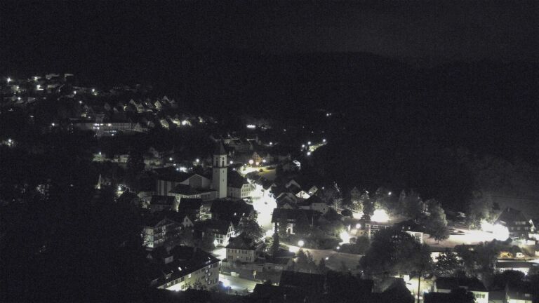 Dieses Bild zeigt eine Webcam-Aufnahme von Ottenhöfen, aufgenommen am Montag, den 27.07.2026 um 04:00 Uhr