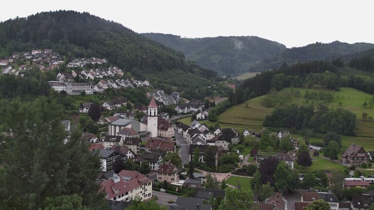 Dieses Bild zeigt eine Webcam-Aufnahme von Ottenhöfen, aufgenommen am Montag, den 08.06.2026 um 20:20 Uhr
