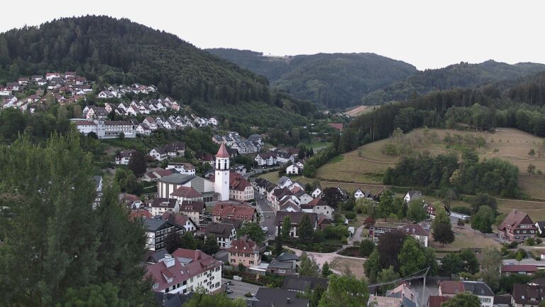 Dieses Bild zeigt eine Webcam-Aufnahme von Ottenhöfen, aufgenommen am Mittwoch, den 29.07.2026 um 06:10 Uhr