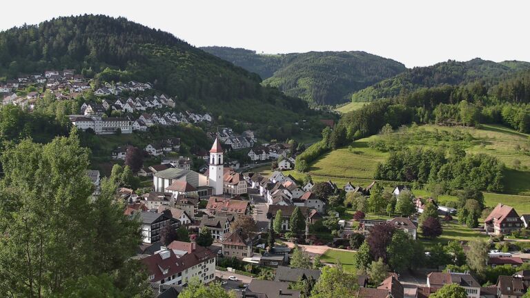 Dieses Bild zeigt eine Webcam-Aufnahme von Ottenhöfen, aufgenommen am Dienstag, den 19.05.2026 um 08:10 Uhr