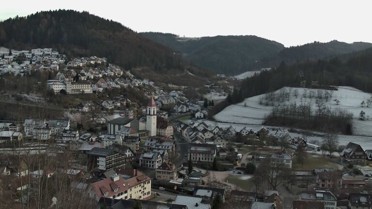 Dieses Bild zeigt eine Webcam-Aufnahme von Ottenhöfen, aufgenommen am Donnerstag, den 01.01.2026 um 16:00 Uhr