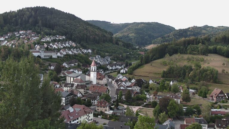Dieses Bild zeigt eine Webcam-Aufnahme von Ottenhöfen, aufgenommen am Donnerstag, den 27.08.2026 um 07:30 Uhr