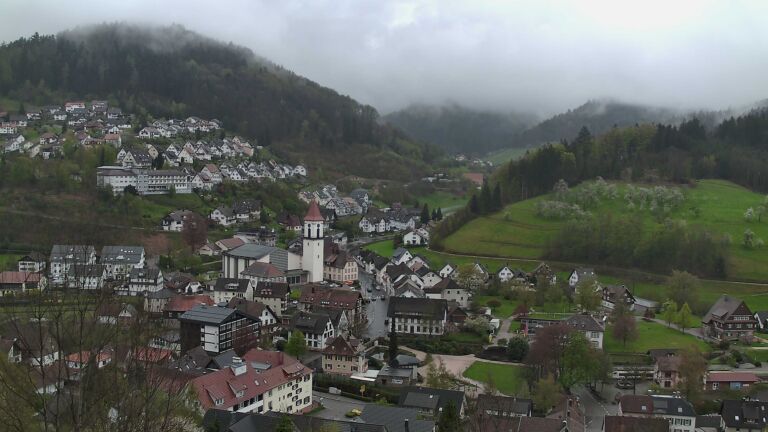 Dieses Bild zeigt eine Webcam-Aufnahme von Ottenhöfen, aufgenommen am Sonntag, den 12.04.2026 um 16:40 Uhr