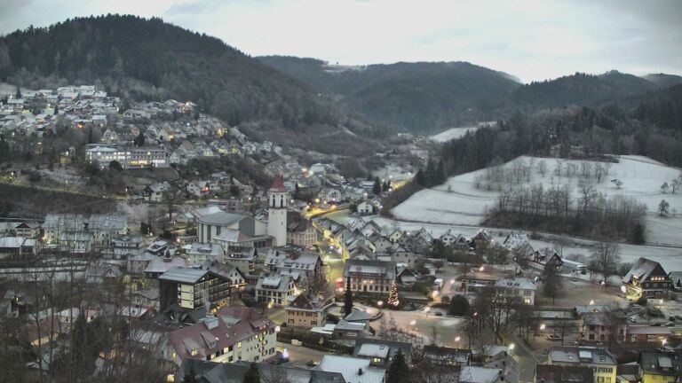 Dieses Bild zeigt eine Webcam-Aufnahme von Ottenhöfen, aufgenommen am Dienstag, den 30.12.2025 um 07:50 Uhr