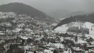 Dieses Bild zeigt eine Webcam-Aufnahme von Ottenhöfen, aufgenommen am Donnerstag, den 08.01.2026 um 15:30 Uhr