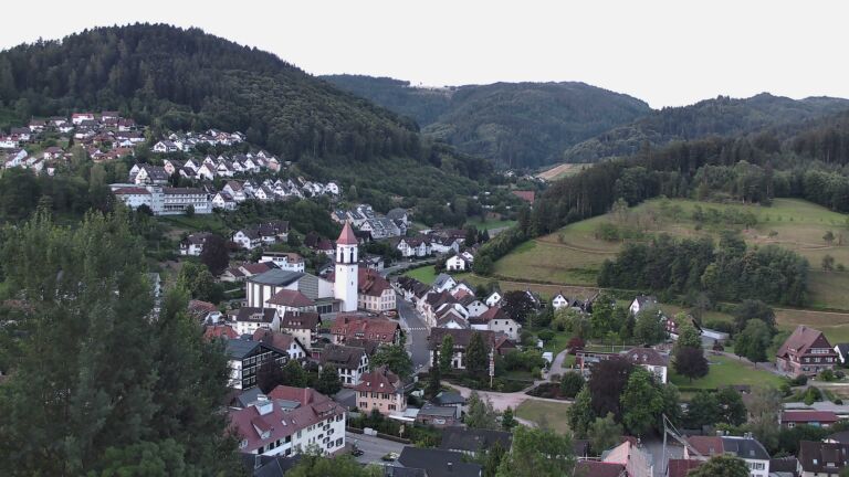 Dieses Bild zeigt eine Webcam-Aufnahme von Ottenhöfen, aufgenommen am Montag, den 06.07.2026 um 05:30 Uhr