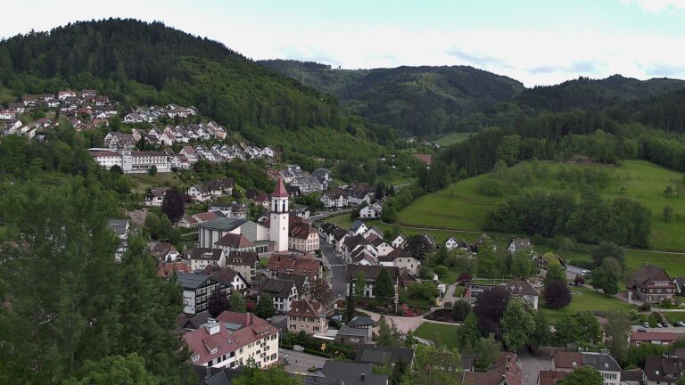 Dieses Bild zeigt eine Webcam-Aufnahme von Ottenhöfen, aufgenommen am Dienstag, den 12.05.2026 um 19:00 Uhr