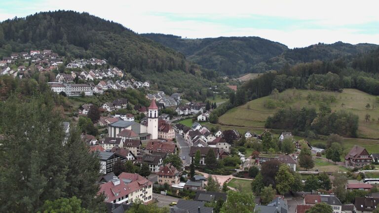 Dieses Bild zeigt eine Webcam-Aufnahme von Ottenhöfen, aufgenommen am Sonntag, den 13.09.2026 um 19:30 Uhr