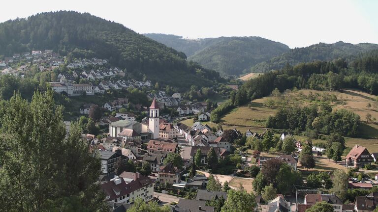 Dieses Bild zeigt eine Webcam-Aufnahme von Ottenhöfen, aufgenommen am Sonntag, den 02.08.2026 um 09:30 Uhr