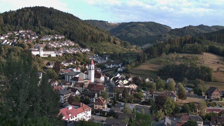 Dieses Bild zeigt eine Webcam-Aufnahme von Ottenhöfen, aufgenommen am Samstag, den 15.08.2026 um 19:20 Uhr