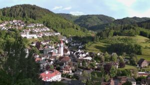 Dieses Bild zeigt eine Webcam-Aufnahme von Ottenhöfen, aufgenommen am Montag, den 18.05.2026 um 19:30 Uhr