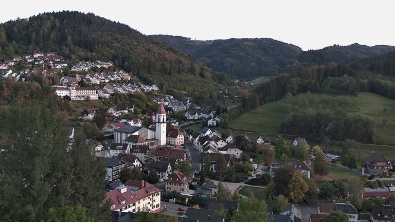 Dieses Bild zeigt eine Webcam-Aufnahme von Ottenhöfen, aufgenommen am Freitag, den 02.10.2026 um 18:50 Uhr