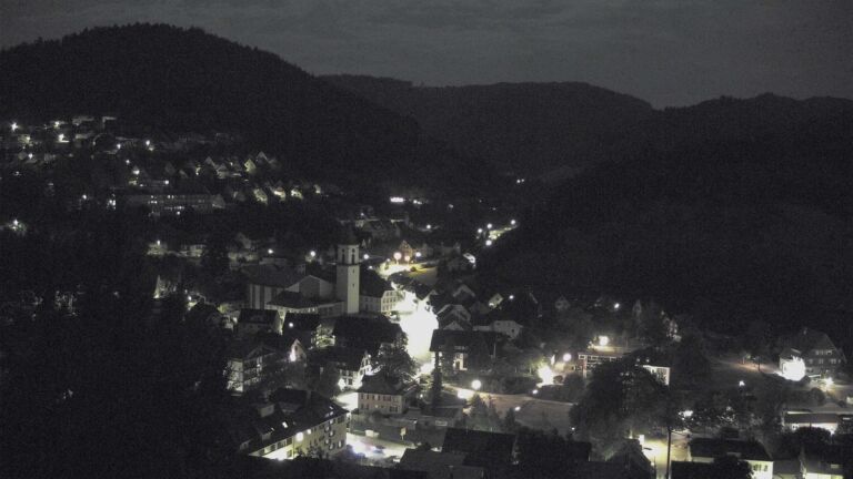 Dieses Bild zeigt eine Webcam-Aufnahme von Ottenhöfen, aufgenommen am Montag, den 03.08.2026 um 04:00 Uhr