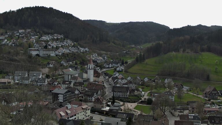 Dieses Bild zeigt eine Webcam-Aufnahme von Ottenhöfen, aufgenommen am Montag, den 06.04.2026 um 13:20 Uhr