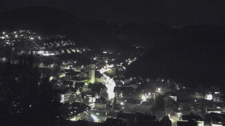 Dieses Bild zeigt eine Webcam-Aufnahme von Ottenhöfen, aufgenommen am Samstag, den 17.10.2026 um 19:30 Uhr
