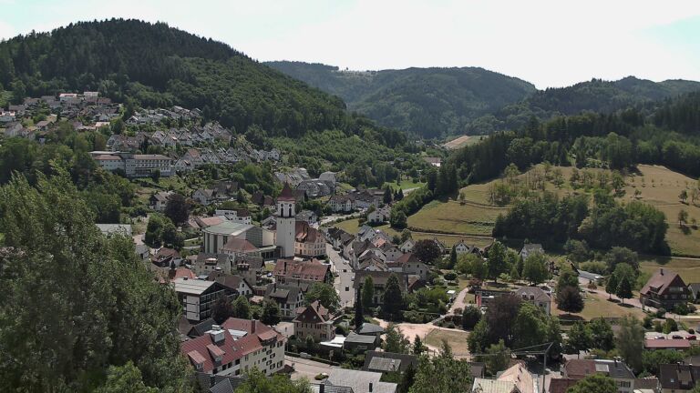Dieses Bild zeigt eine Webcam-Aufnahme von Ottenhöfen, aufgenommen am Donnerstag, den 23.07.2026 um 13:00 Uhr