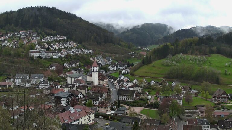 Dieses Bild zeigt eine Webcam-Aufnahme von Ottenhöfen, aufgenommen am Sonntag, den 12.04.2026 um 10:00 Uhr