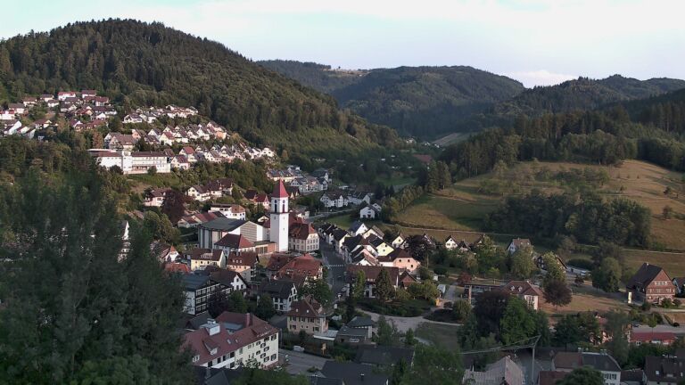 Dieses Bild zeigt eine Webcam-Aufnahme von Ottenhöfen, aufgenommen am Samstag, den 18.07.2026 um 20:20 Uhr