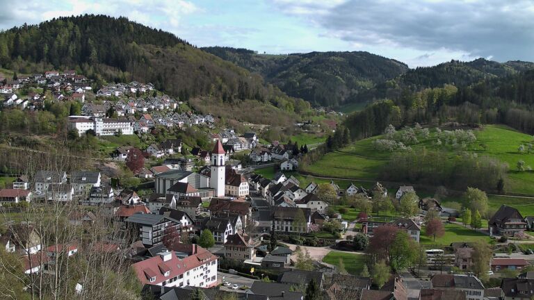 Dieses Bild zeigt eine Webcam-Aufnahme von Ottenhöfen, aufgenommen am Donnerstag, den 16.04.2026 um 17:40 Uhr