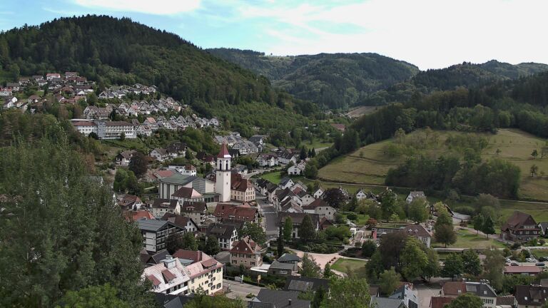Dieses Bild zeigt eine Webcam-Aufnahme von Ottenhöfen, aufgenommen am Sonntag, den 06.09.2026 um 15:30 Uhr