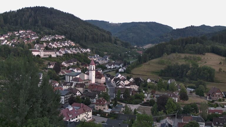 Dieses Bild zeigt eine Webcam-Aufnahme von Ottenhöfen, aufgenommen am Samstag, den 01.08.2026 um 20:30 Uhr