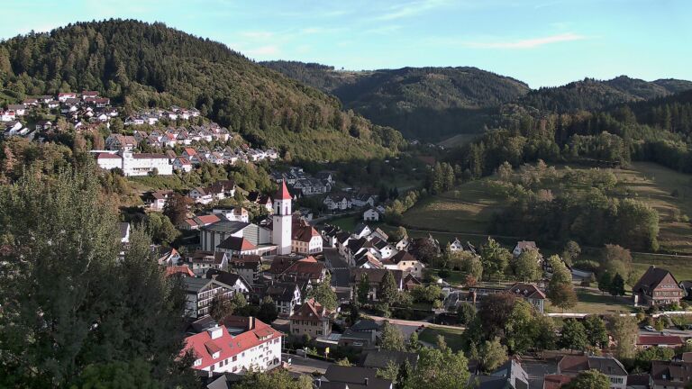 Dieses Bild zeigt eine Webcam-Aufnahme von Ottenhöfen, aufgenommen am Sonntag, den 06.09.2026 um 18:50 Uhr