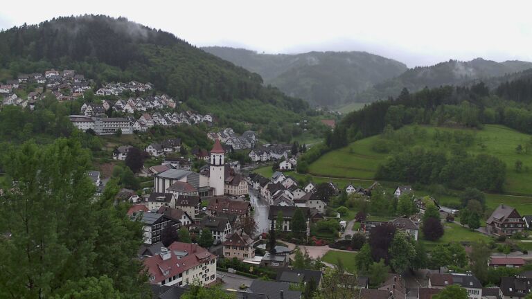 Dieses Bild zeigt eine Webcam-Aufnahme von Ottenhöfen, aufgenommen am Mittwoch, den 06.05.2026 um 19:00 Uhr