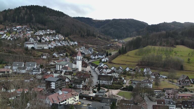 Dieses Bild zeigt eine Webcam-Aufnahme von Ottenhöfen, aufgenommen am Dienstag, den 10.02.2026 um 15:50 Uhr