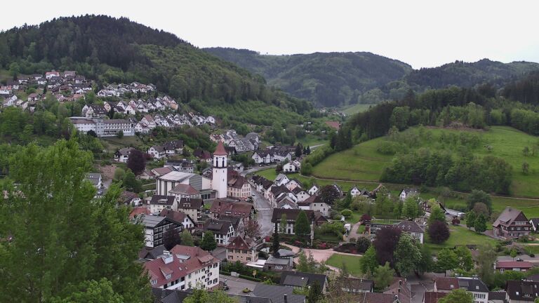 Dieses Bild zeigt eine Webcam-Aufnahme von Ottenhöfen, aufgenommen am Sonntag, den 03.05.2026 um 07:30 Uhr