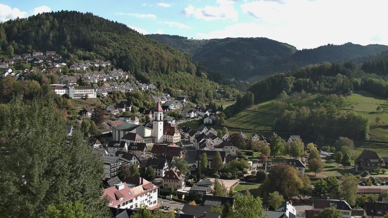 Dieses Bild zeigt eine Webcam-Aufnahme von Ottenhöfen, aufgenommen am Freitag, den 02.10.2026 um 16:00 Uhr