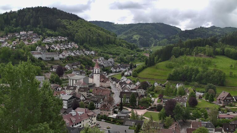 Dieses Bild zeigt eine Webcam-Aufnahme von Ottenhöfen, aufgenommen am Dienstag, den 05.05.2026 um 11:10 Uhr