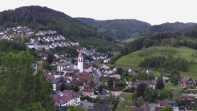 Dieses Bild zeigt eine Webcam-Aufnahme von Ottenhöfen, aufgenommen am Sonntag, den 10.05.2026 um 06:00 Uhr