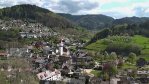 Dieses Bild zeigt eine Webcam-Aufnahme von Ottenhöfen, aufgenommen am Freitag, den 17.04.2026 um 15:50 Uhr