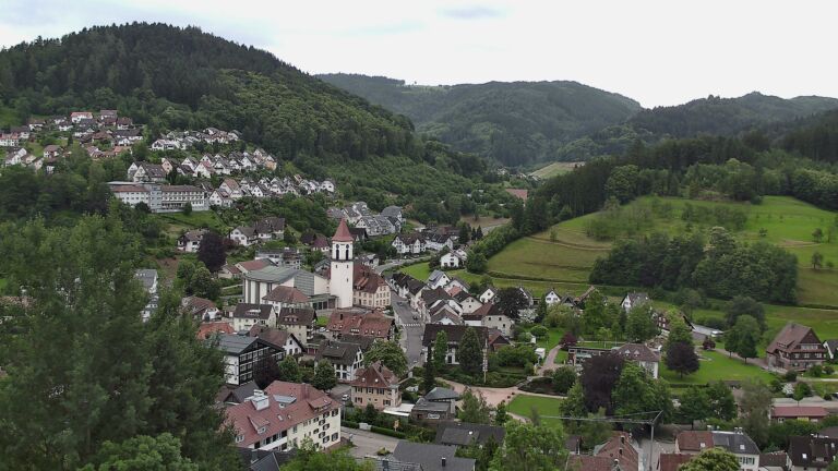 Dieses Bild zeigt eine Webcam-Aufnahme von Ottenhöfen, aufgenommen am Samstag, den 13.06.2026 um 08:30 Uhr