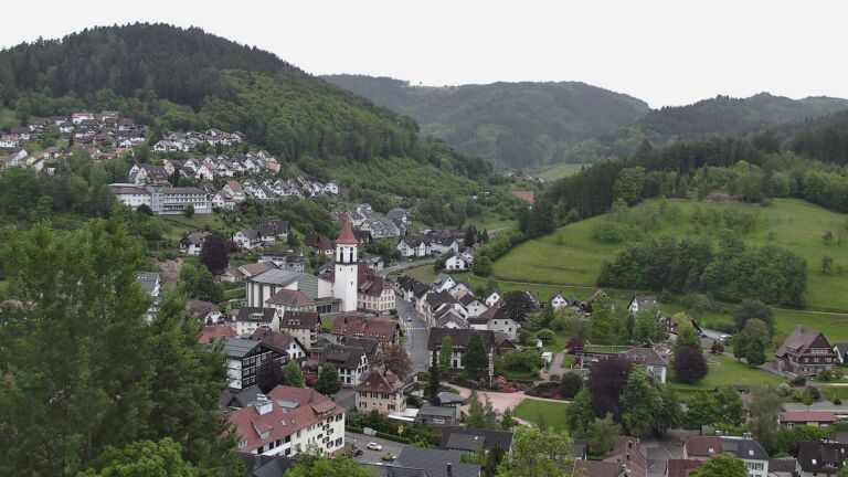 Dieses Bild zeigt eine Webcam-Aufnahme von Ottenhöfen, aufgenommen am Montag, den 18.05.2026 um 06:10 Uhr