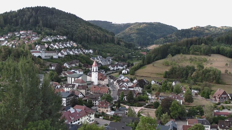 Dieses Bild zeigt eine Webcam-Aufnahme von Ottenhöfen, aufgenommen am Montag, den 24.08.2026 um 07:20 Uhr