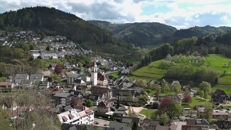 Dieses Bild zeigt eine Webcam-Aufnahme von Ottenhöfen, aufgenommen am Freitag, den 17.04.2026 um 15:40 Uhr