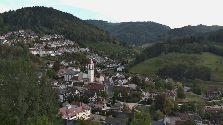 Dieses Bild zeigt eine Webcam-Aufnahme von Ottenhöfen, aufgenommen am Montag, den 28.09.2026 um 17:10 Uhr