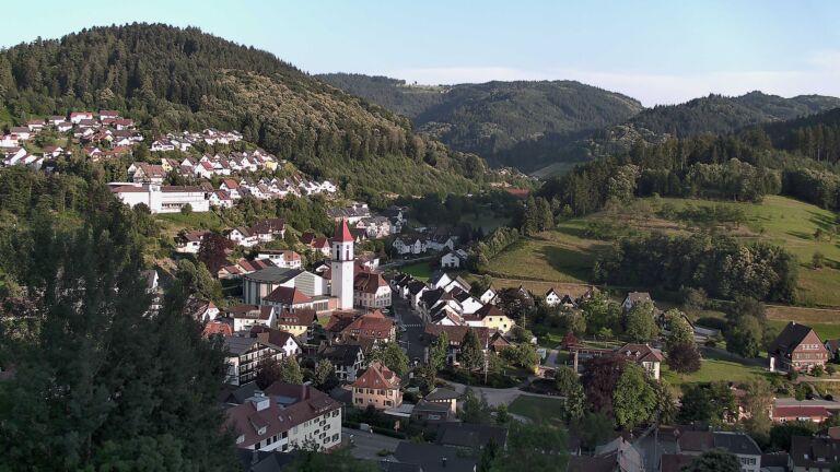 Dieses Bild zeigt eine Webcam-Aufnahme von Ottenhöfen, aufgenommen am Donnerstag, den 25.06.2026 um 20:10 Uhr