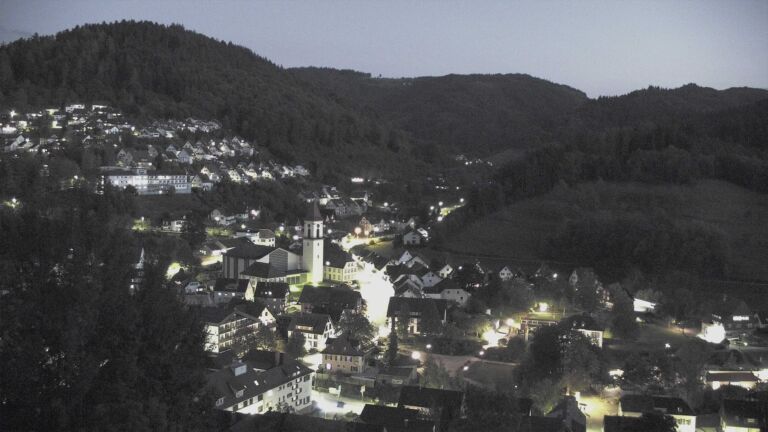 Dieses Bild zeigt eine Webcam-Aufnahme von Ottenhöfen, aufgenommen am Montag, den 05.10.2026 um 19:40 Uhr