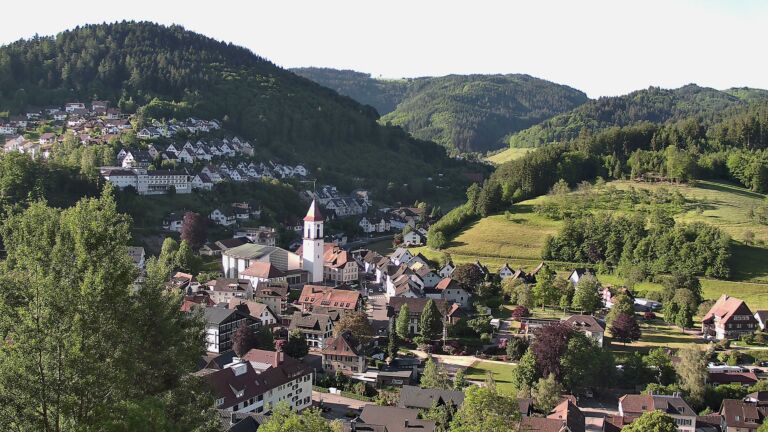 Dieses Bild zeigt eine Webcam-Aufnahme von Ottenhöfen, aufgenommen am Freitag, den 22.05.2026 um 08:00 Uhr